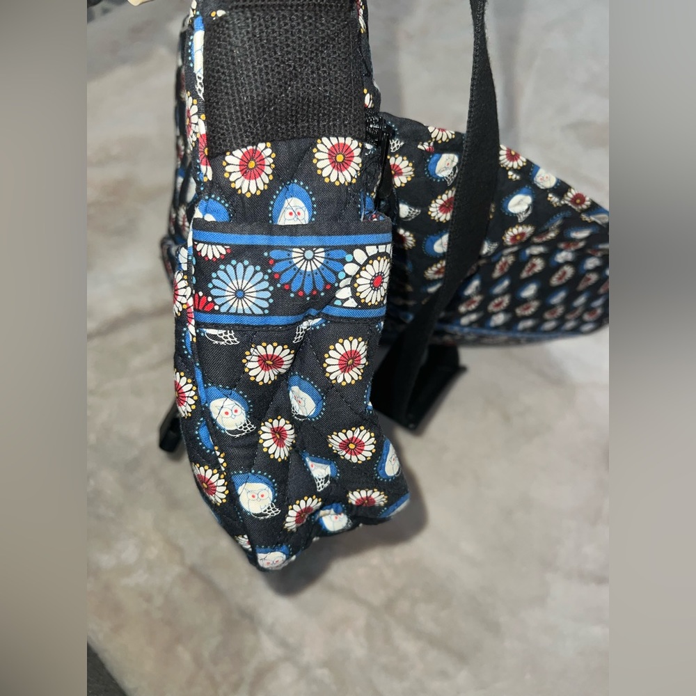 Vera Bradley messenger bag. - Picture 5 of 11